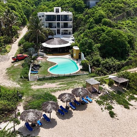 Manta Raya Hotel - Right On The Beach Cuatunalco Εξωτερικό φωτογραφία