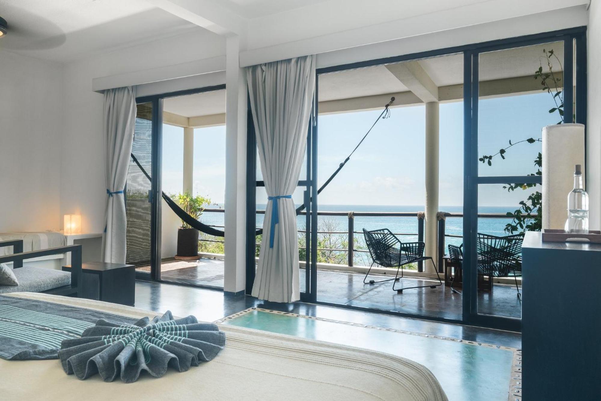 Manta Raya Hotel - Right On The Beach Cuatunalco Εξωτερικό φωτογραφία
