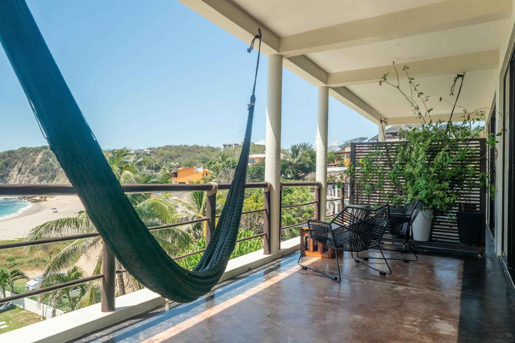 Manta Raya Hotel - Right On The Beach Cuatunalco Εξωτερικό φωτογραφία