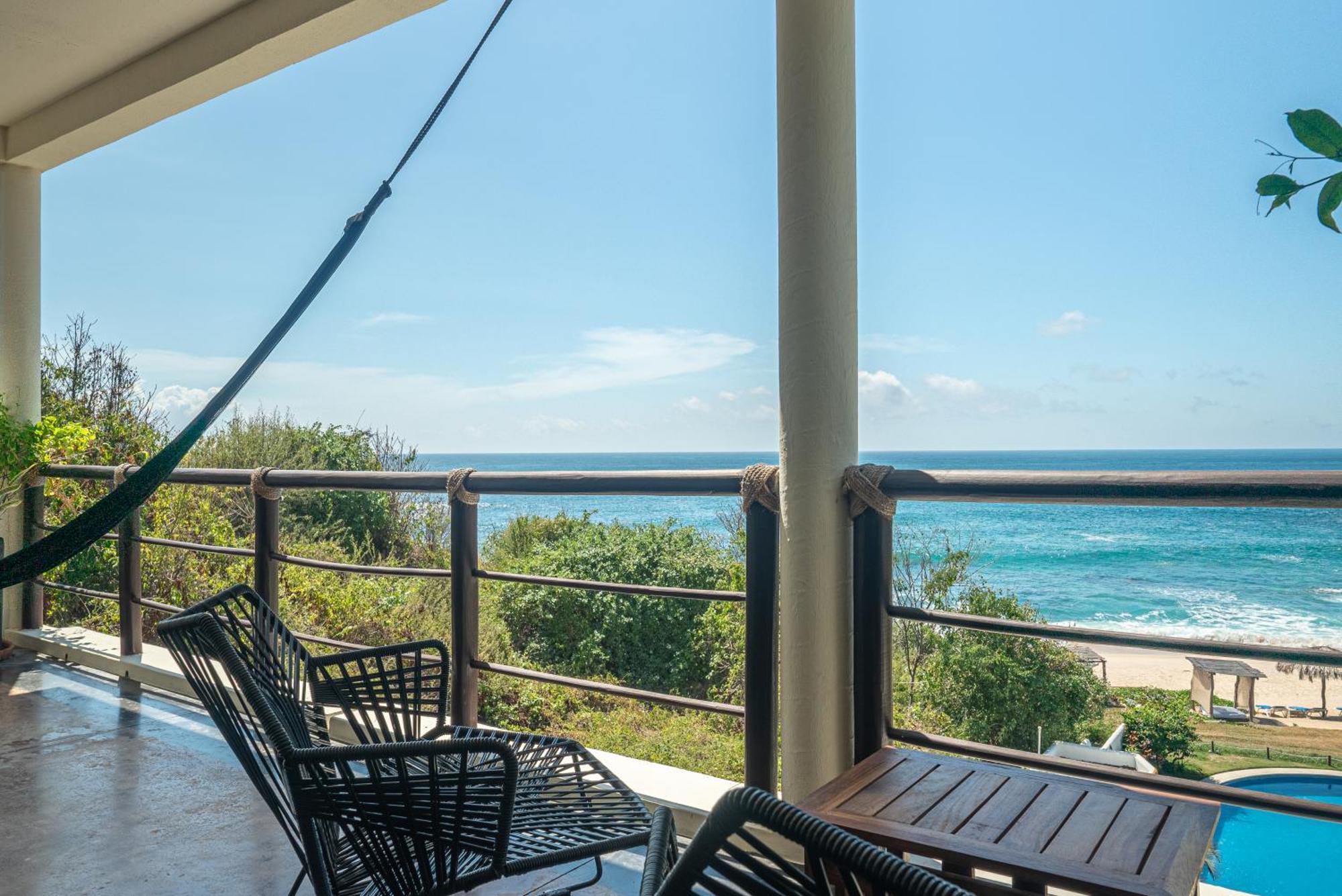 Manta Raya Hotel - Right On The Beach Cuatunalco Εξωτερικό φωτογραφία