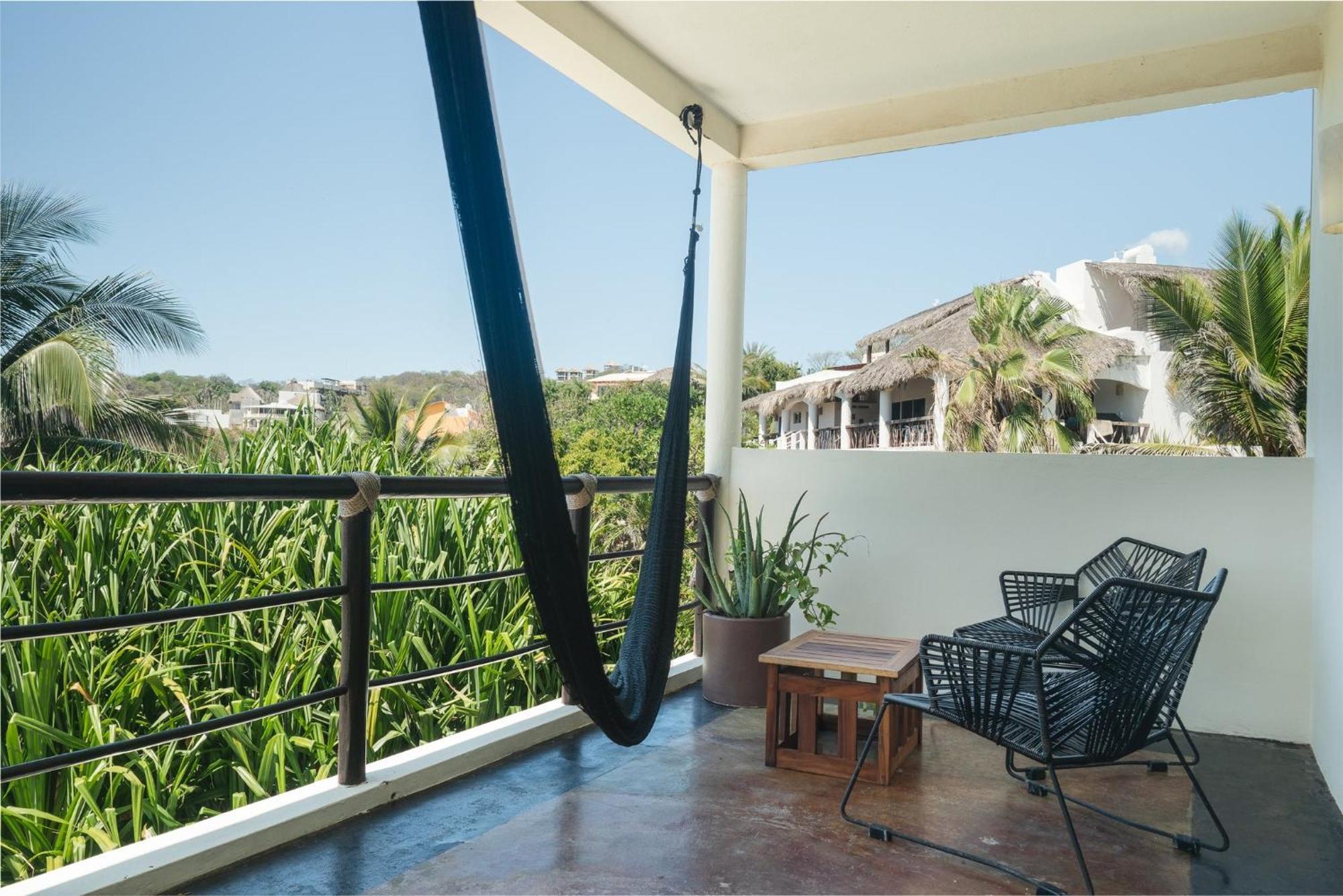 Manta Raya Hotel - Right On The Beach Cuatunalco Εξωτερικό φωτογραφία