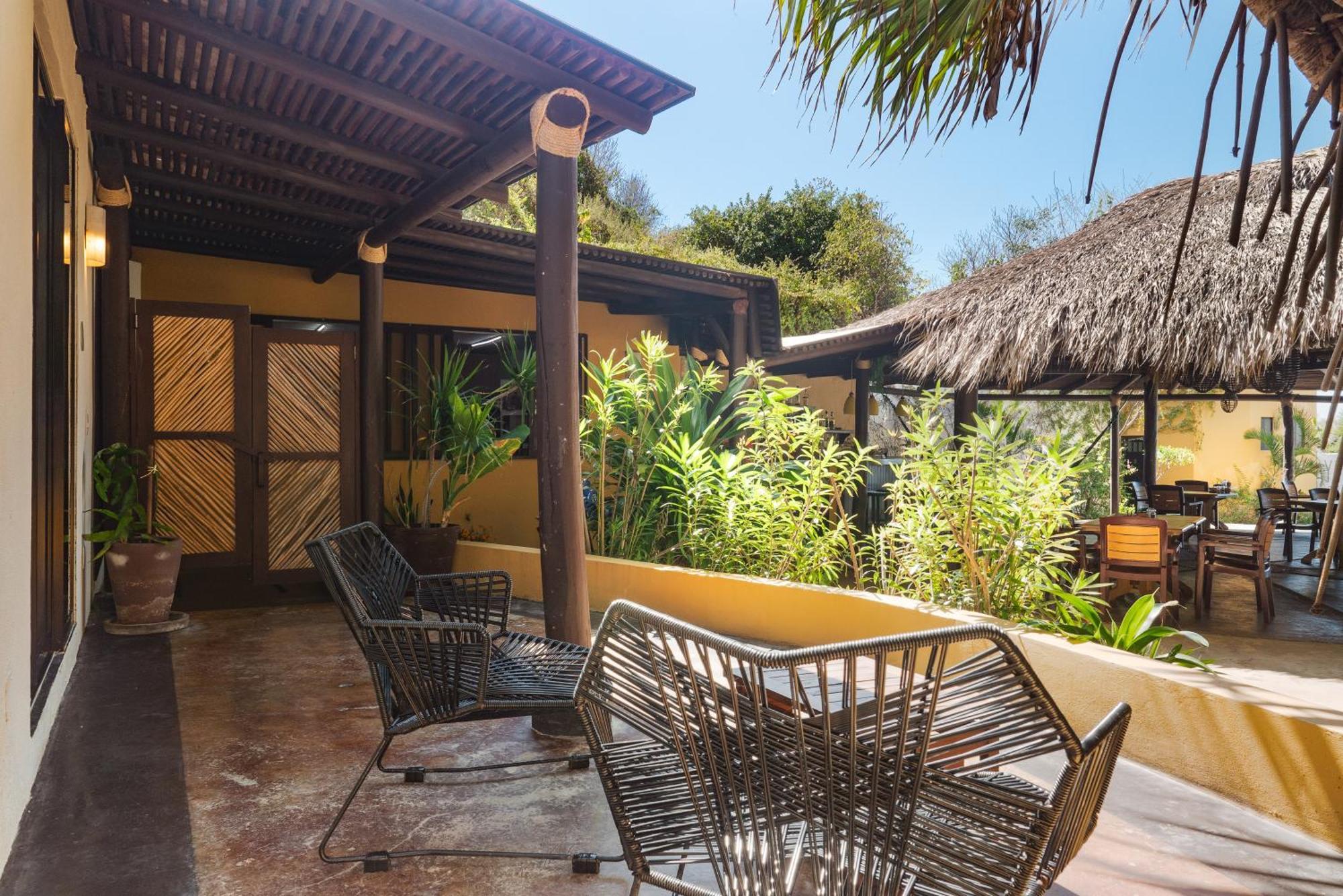Manta Raya Hotel - Right On The Beach Cuatunalco Εξωτερικό φωτογραφία