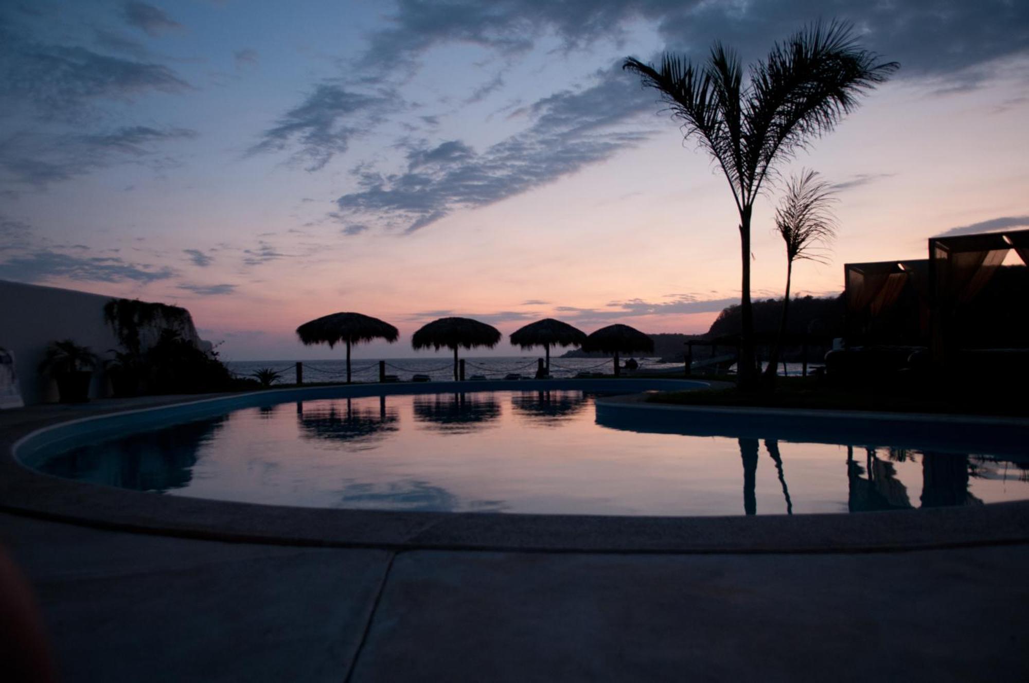 Manta Raya Hotel - Right On The Beach Cuatunalco Εξωτερικό φωτογραφία