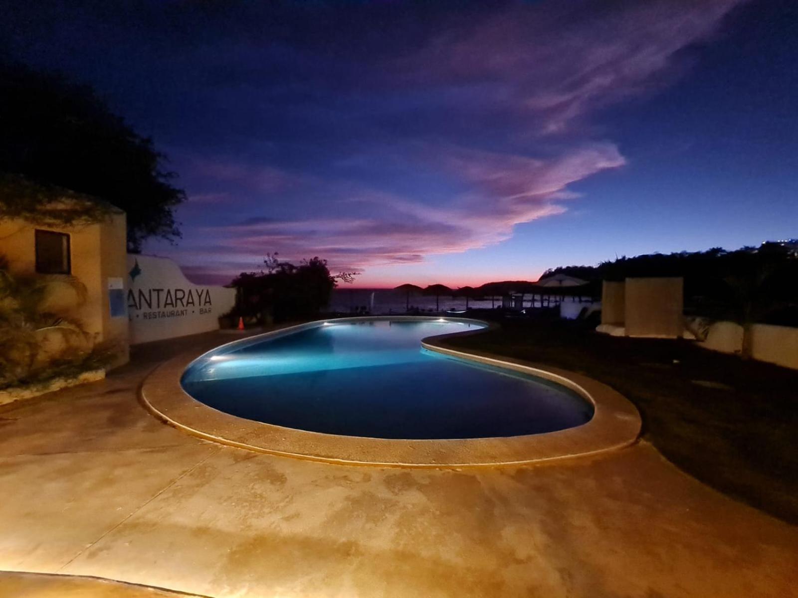 Manta Raya Hotel - Right On The Beach Cuatunalco Εξωτερικό φωτογραφία