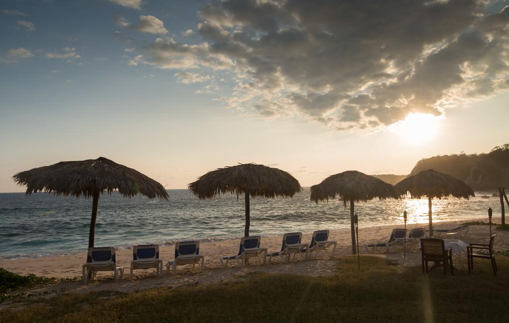 Manta Raya Hotel - Right On The Beach Cuatunalco Εξωτερικό φωτογραφία