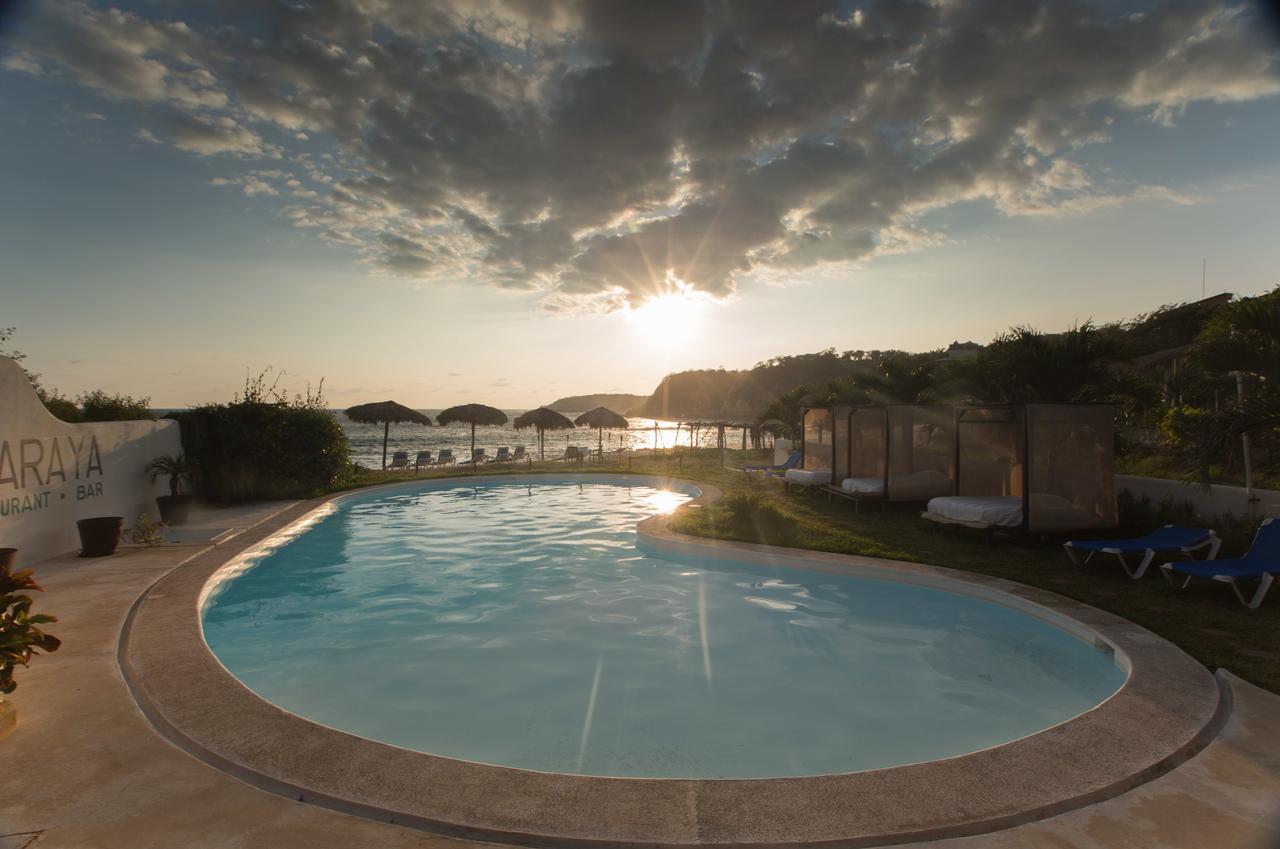 Manta Raya Hotel - Right On The Beach Cuatunalco Εξωτερικό φωτογραφία